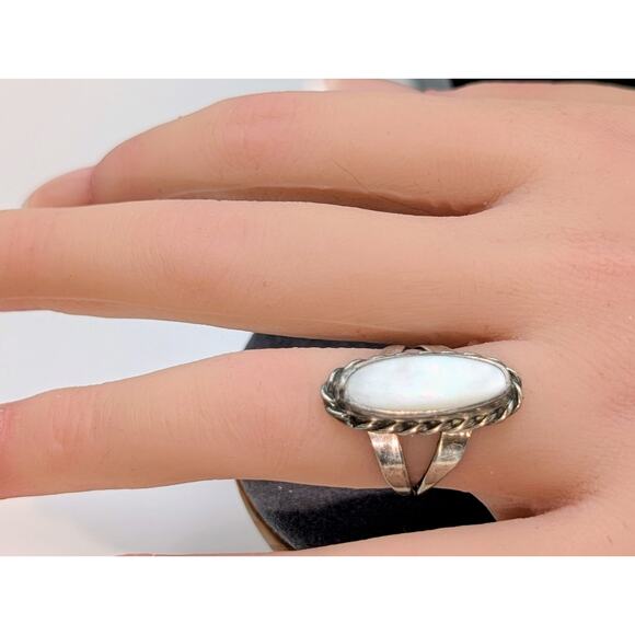 Vtg Southwestern Oblong Mother of Pearl Split Shank 925 Sterling Ring Size 5.75 - Picture 4 of 9